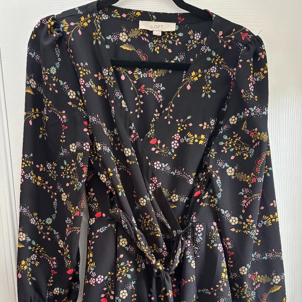 Loft wraparound blouse, size medium, black with multicolor pattern, tie waist